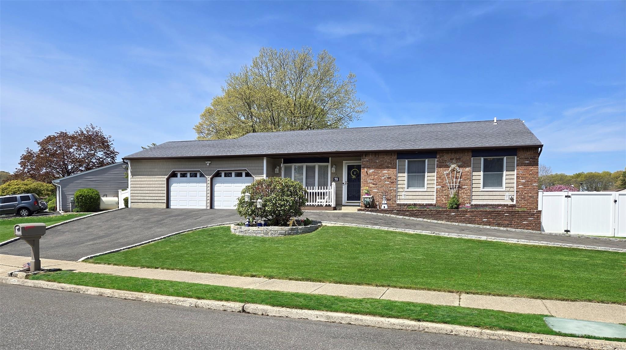 79 Live Oak Drive, Holbrook, New York image 7