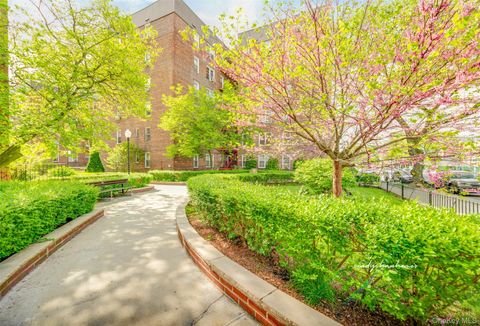 Photo of 66-40 108th Street #1D, Forest Hills, NY 11375 (MLS # 934077)