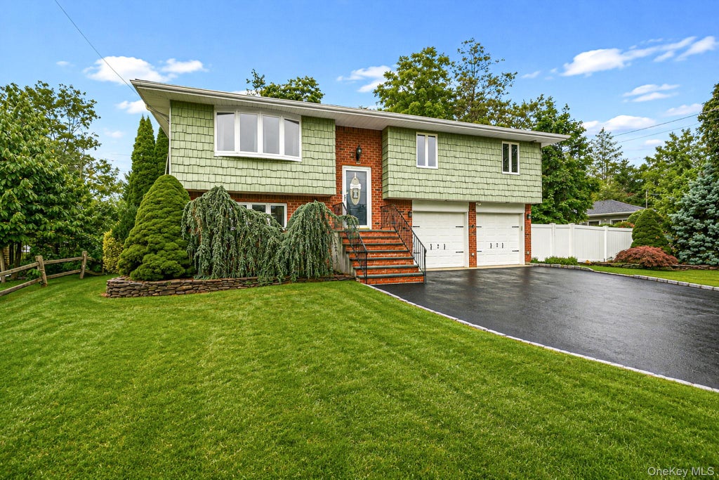 Photo of 6 North Avenue, Smithtown, NY 11787 (MLS # 1044596)