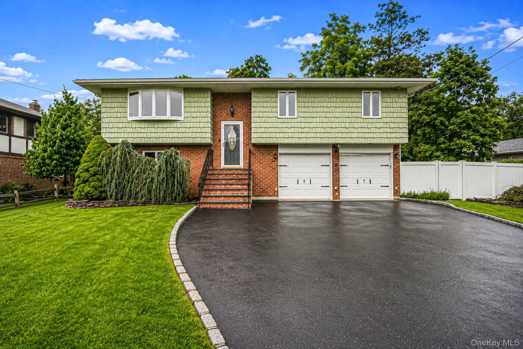 Photo of 6 North Avenue, Smithtown, NY 11787 (MLS # 1044596)