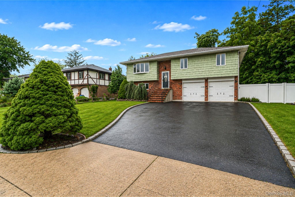 Photo of 6 North Avenue, Smithtown, NY 11787 (MLS # 1044596)