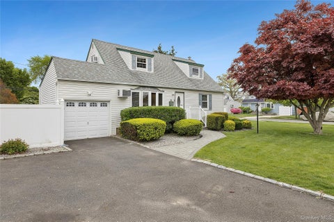 Homes For Rent - 2 Dorset Lane<br/> Nassau County, South Farmingdale, NY 11735