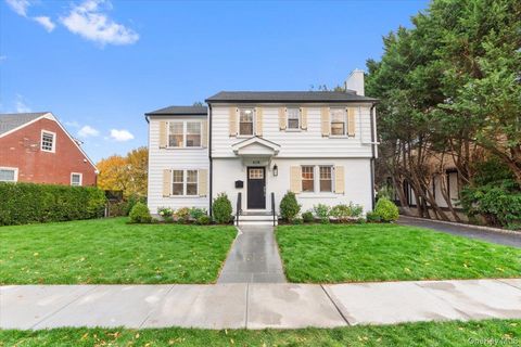 Photo of 418 Third Avenue, Pelham, NY 10803 (MLS # 927674)