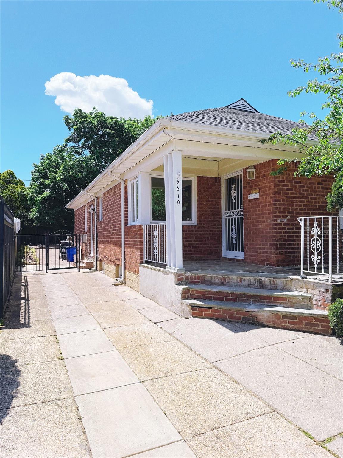 E Hampton Boulevard, Bayside, Queens, NY - 3 Bedrooms  
2 Bathrooms  
6 Rooms - 
