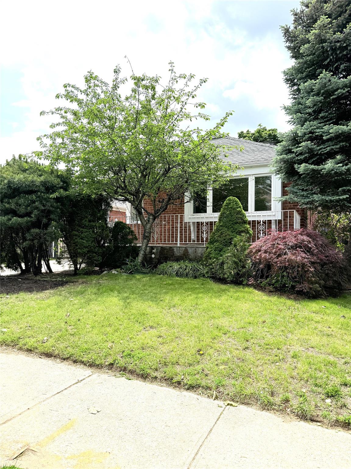 56-10 E Hampton Boulevard, Bayside, New York image 2