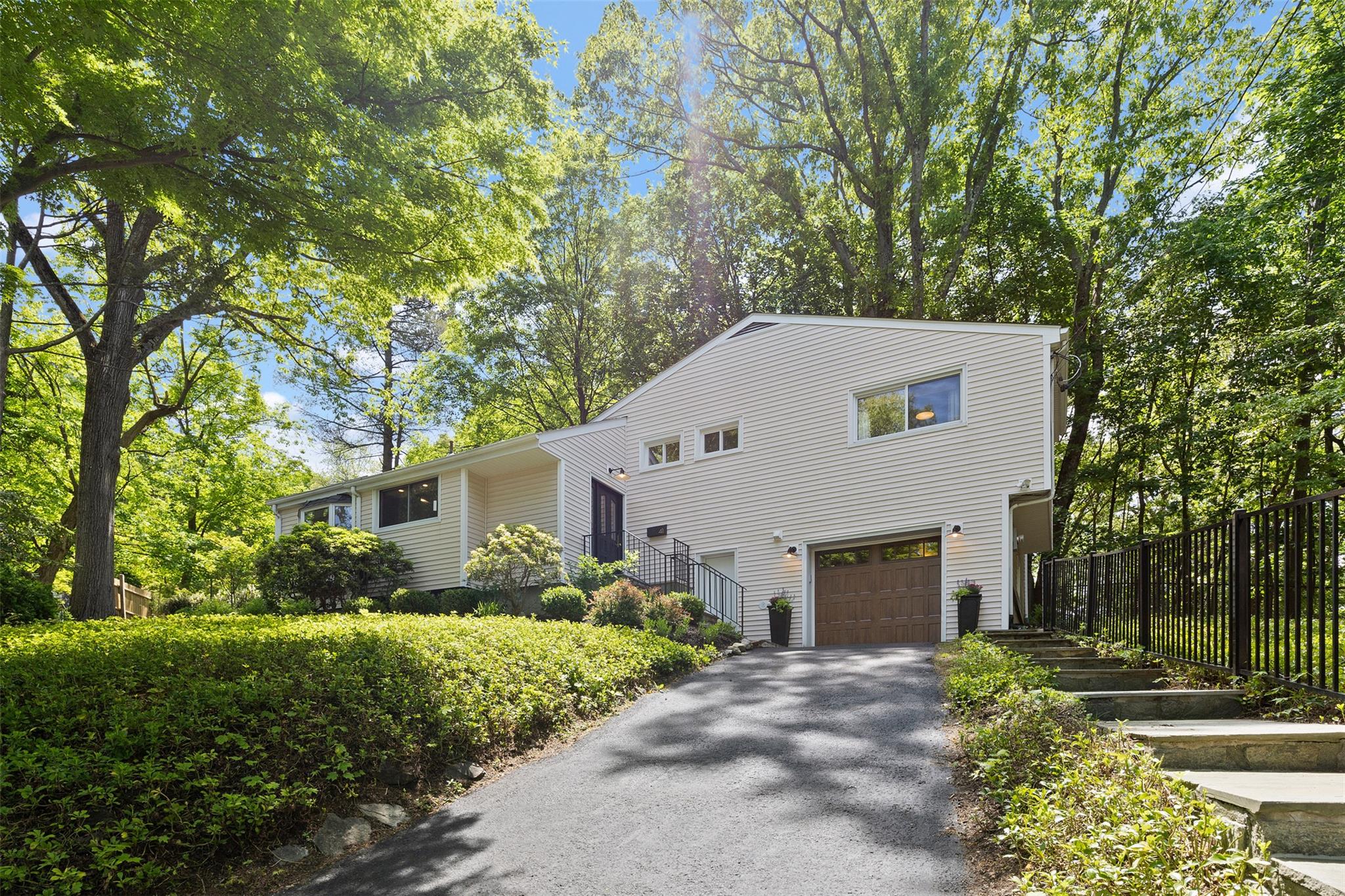 41 Carla Lane, Irvington, New York image 1