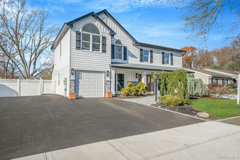 Photo of 36 Flintridge Drive, Holbrook, NY 11741 (MLS # 941905)