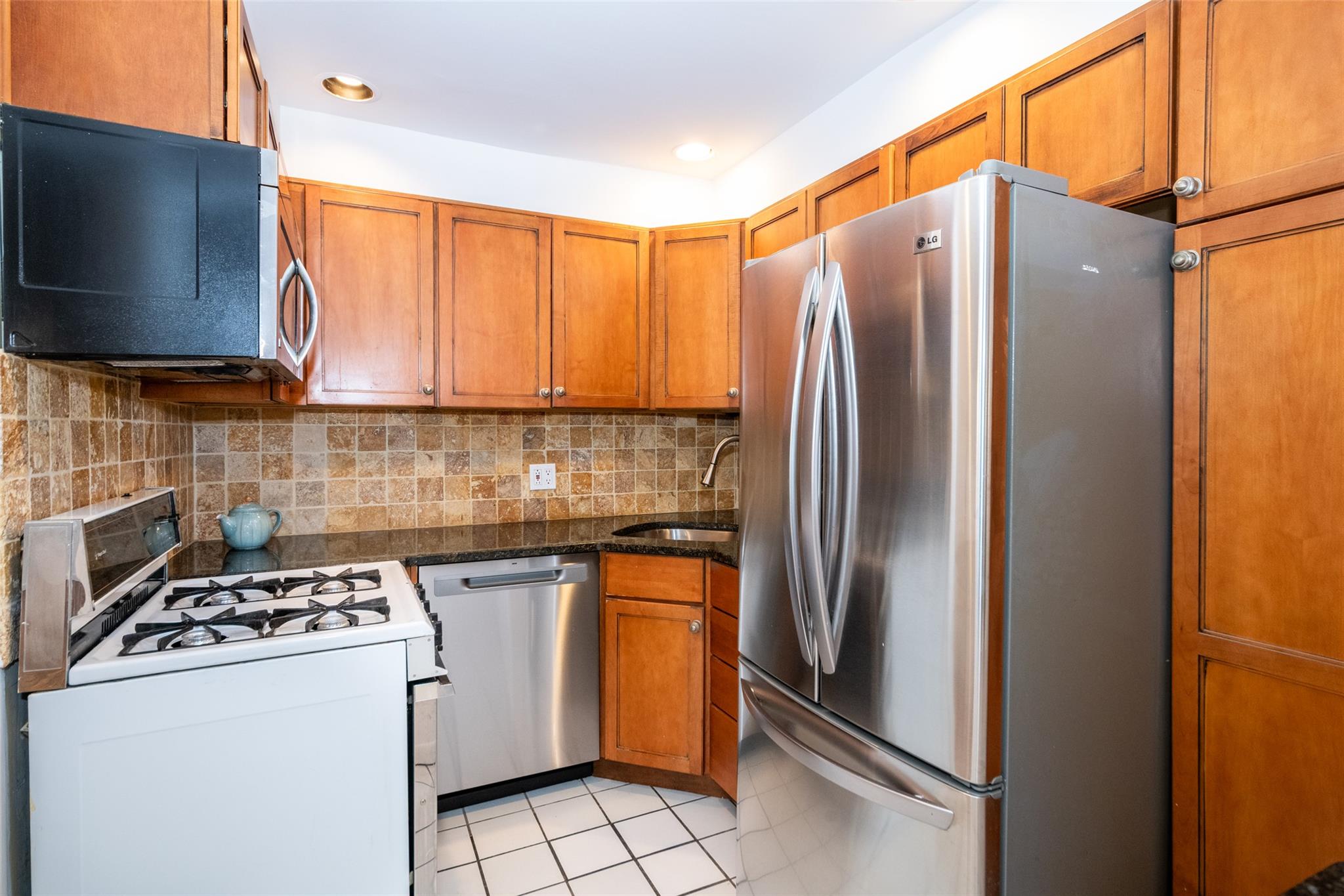6 Davis Avenue #B12, Rye, New York image 8