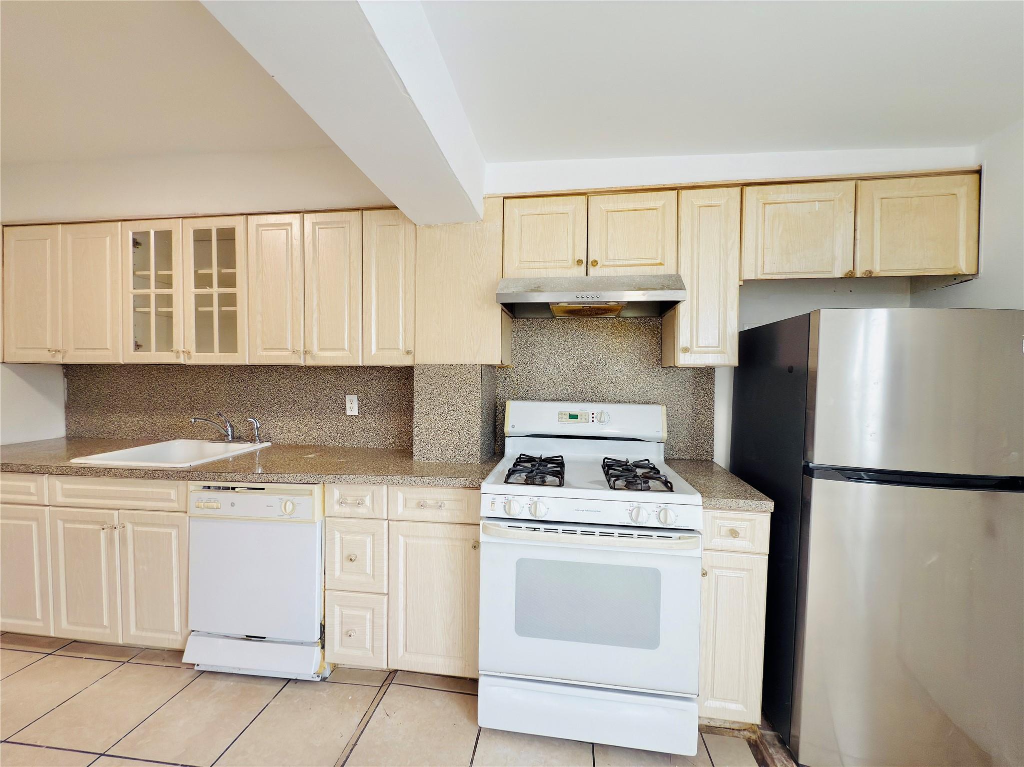 2943 Waterbury Avenue, Bronx, New York image 9