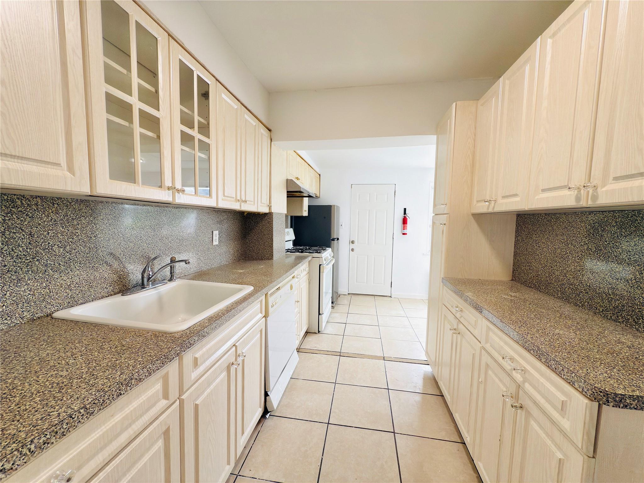 2943 Waterbury Avenue, Bronx, New York image 8