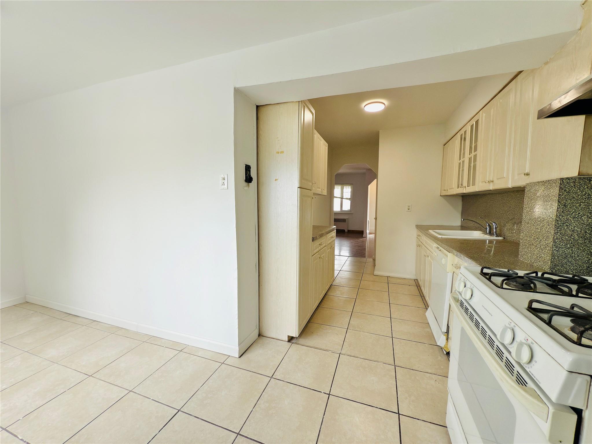 2943 Waterbury Avenue, Bronx, New York image 10