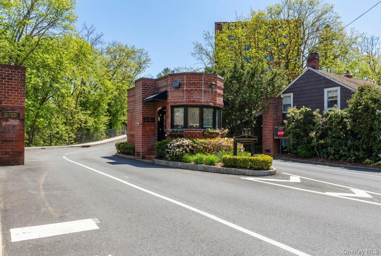 16 Rockledge Avenue 2C-1