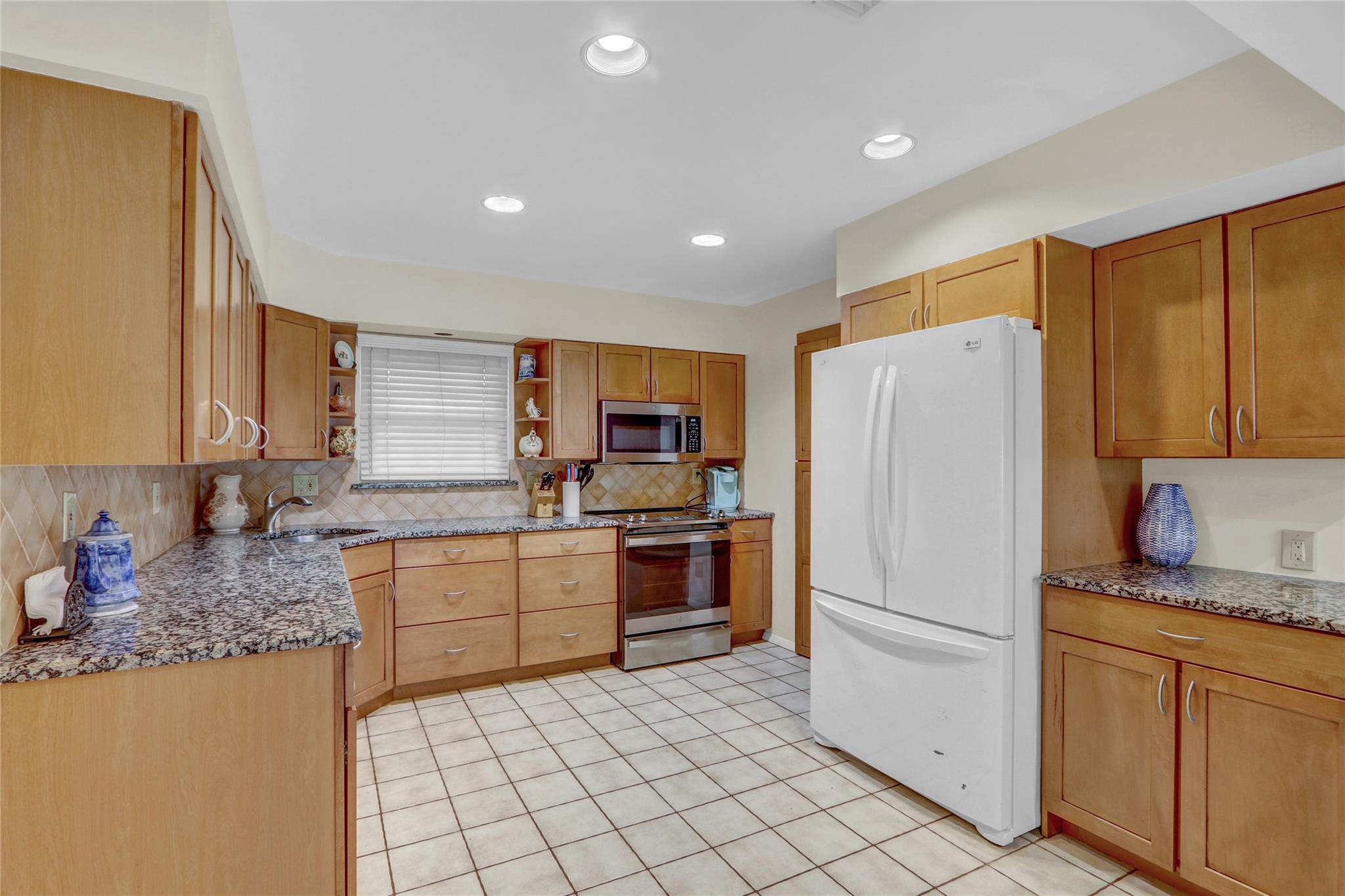 3847 Debra Court, Seaford, New York image 7