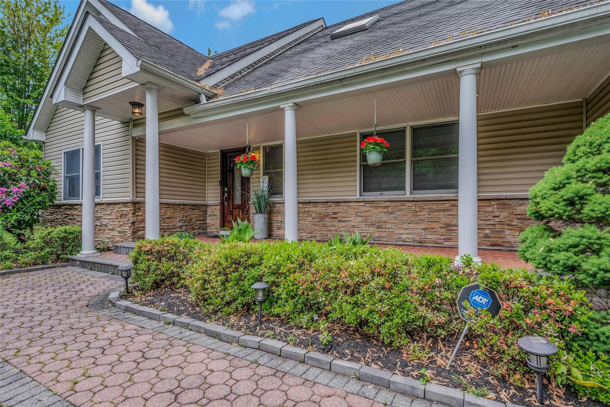 32 Robinhood Lane, East Setauket, New York image 4