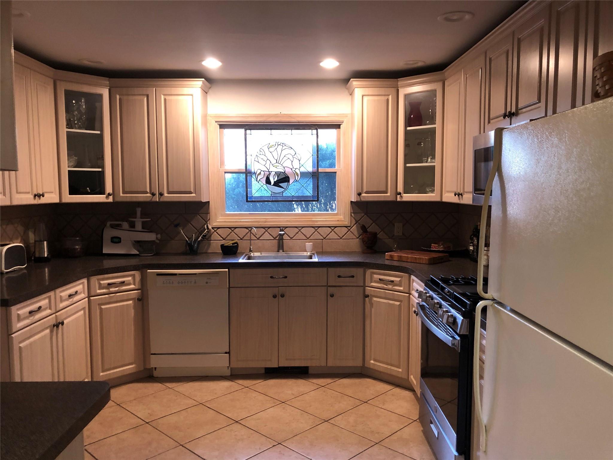 75 Union Avenue, Amityville, New York image 7
