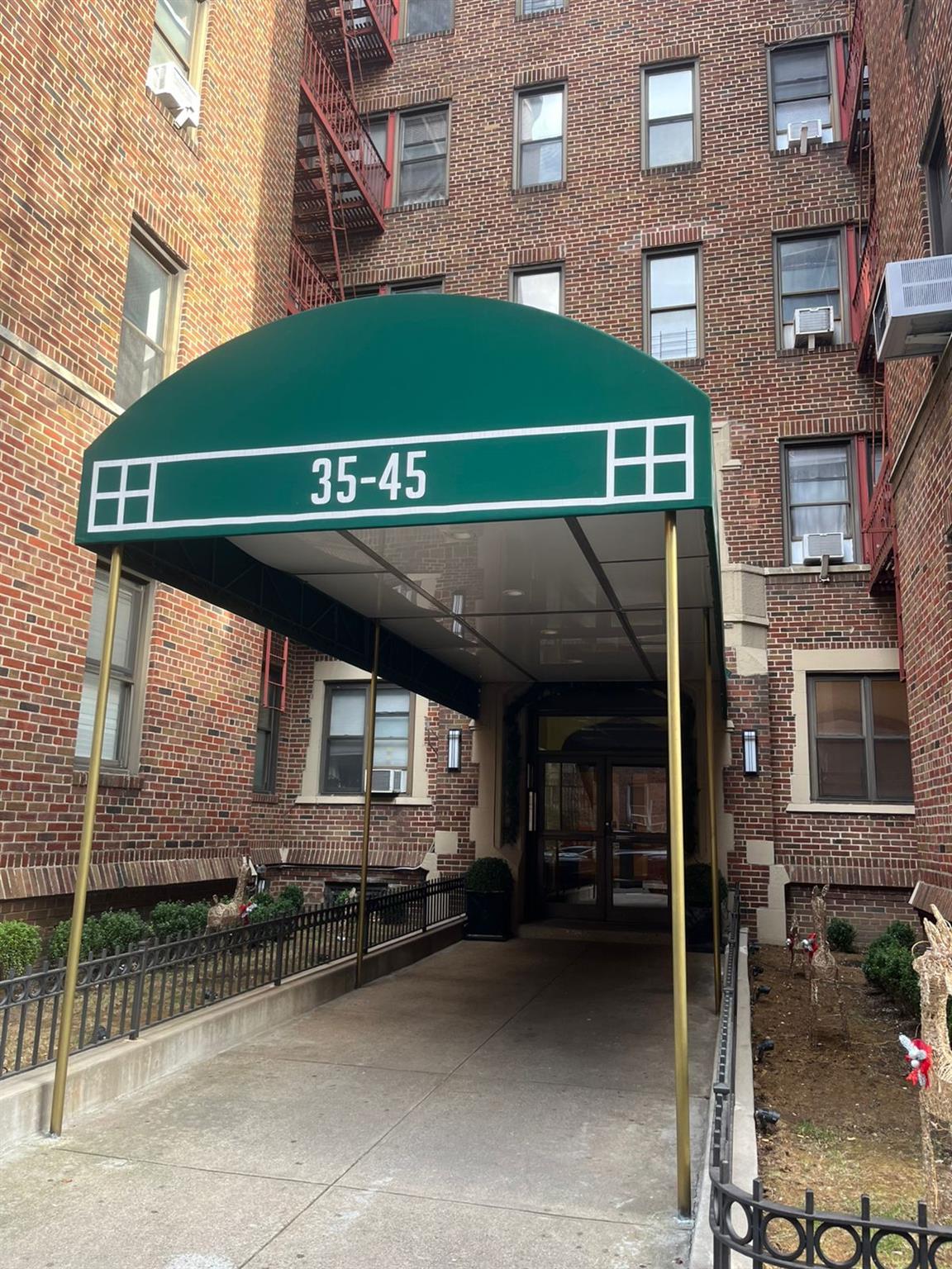 81st St C9, Jackson Heights, Queens, NY - 1 Bedrooms  
1 Bathrooms - 