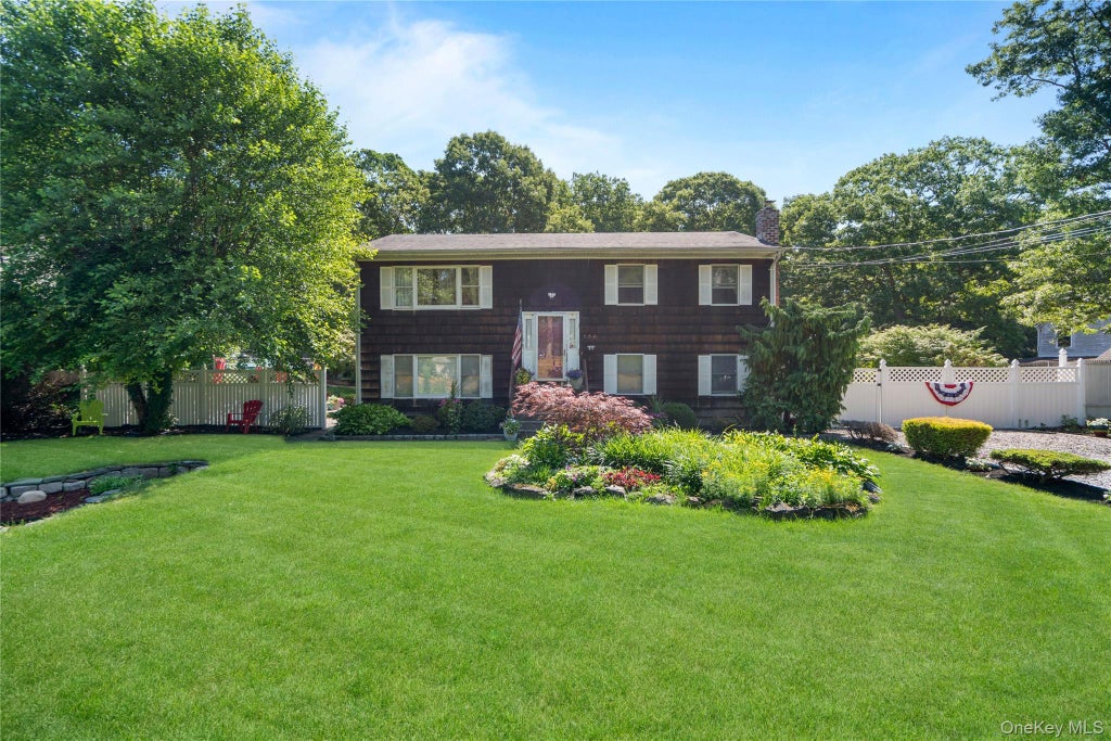 Photo of 530 Boxwood Drive, Shirley, NY 11967 (MLS # 1041711)