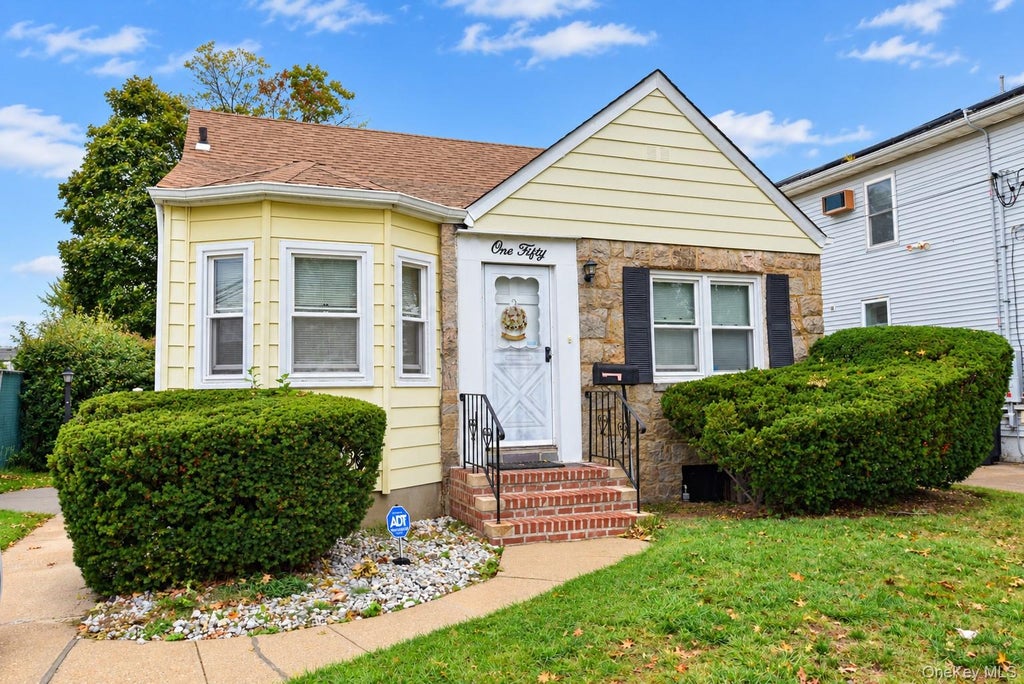 Photo of 150 Franklin Street, Elmont, NY 11003 (MLS # 1058536)