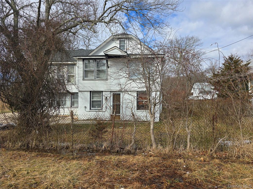 Photo of 171 Forest Road E, Mastic Beach, NY 11951 (MLS # 964015)
