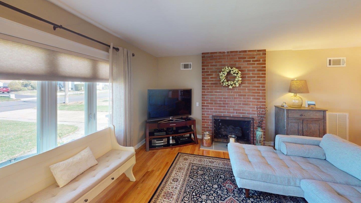 41 W Santa Barbara Road, Lindenhurst, New York image 9