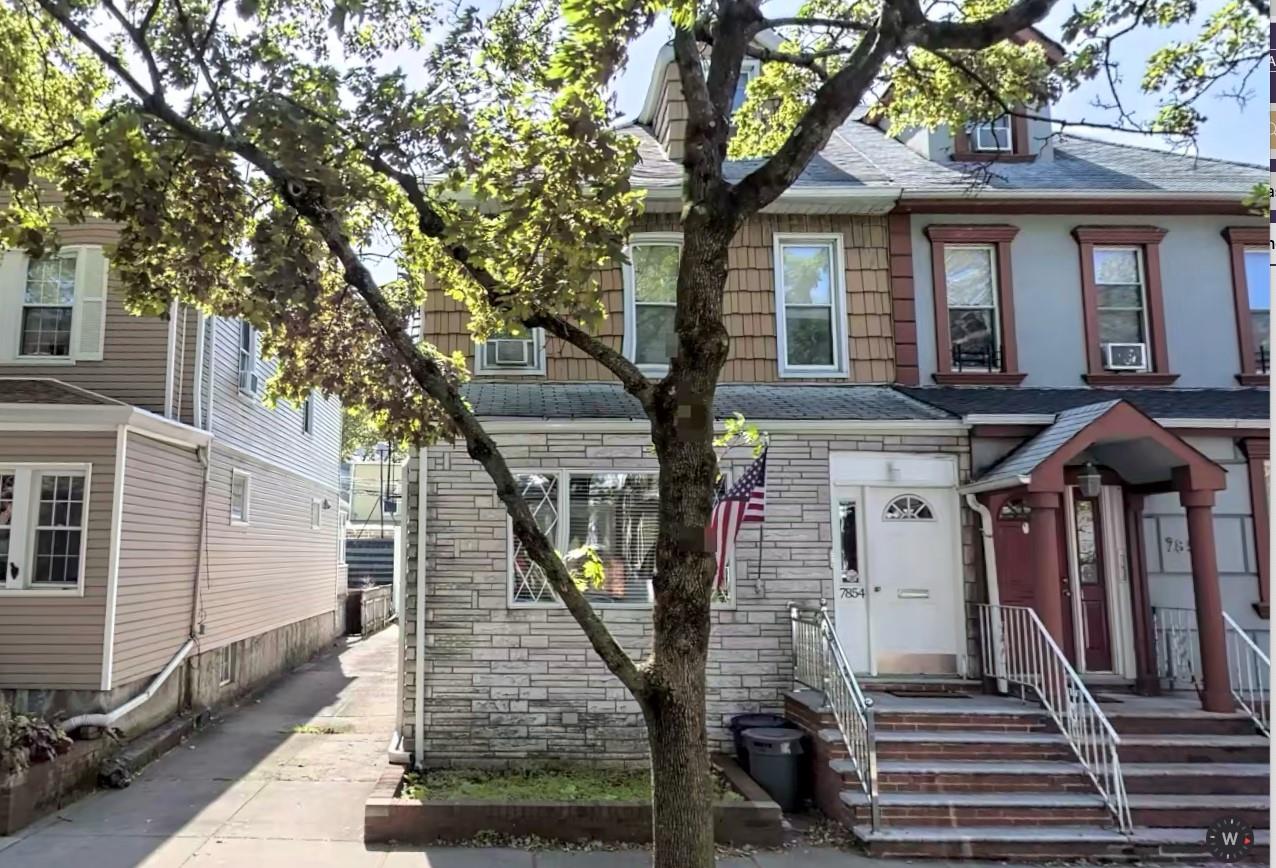 Rental Property at 80th Street 2 Fl, Glendale, Queens, NY - Bedrooms: 3 
Bathrooms: 1  - $3,500 MO.