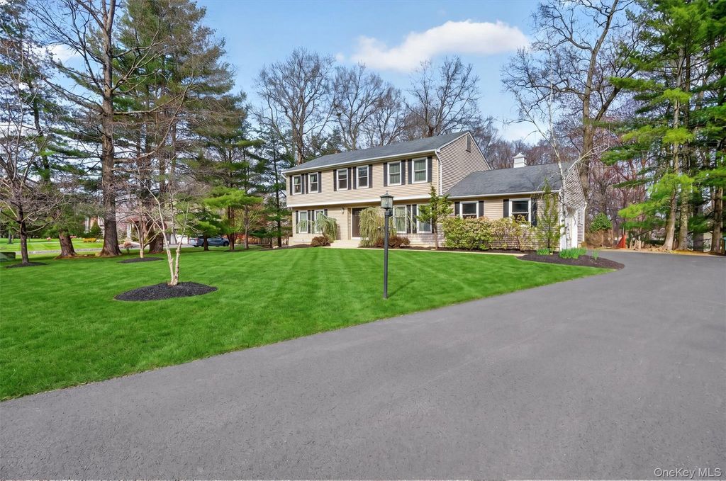 Photo of 6 Amanda Court, Airmont, NY 10952 (MLS # 981758)