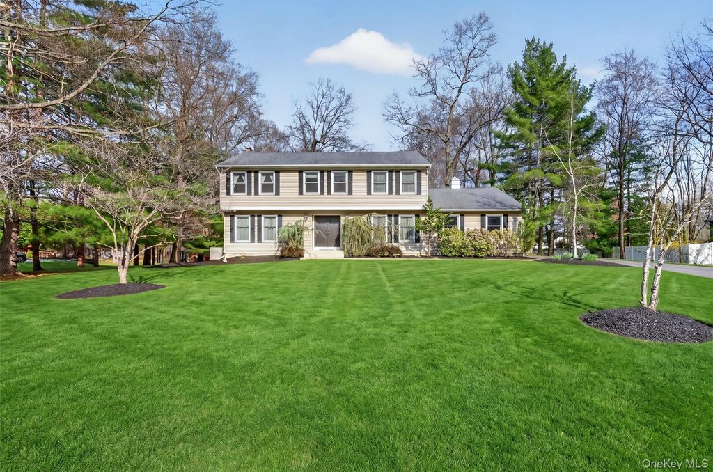 Photo of 6 Amanda Court, Airmont, NY 10952 (MLS # 981758)