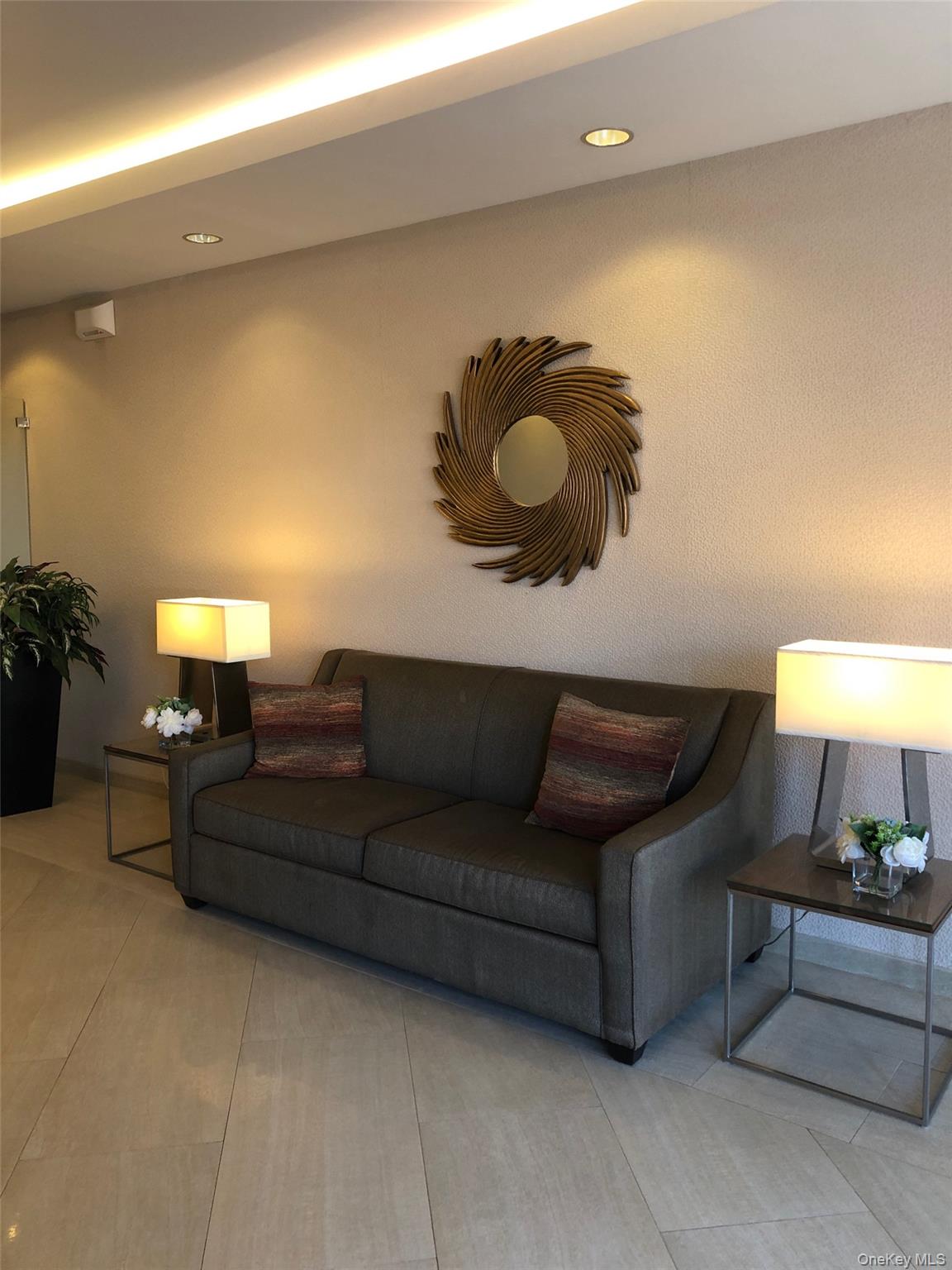 1296 Midland Avenue E4