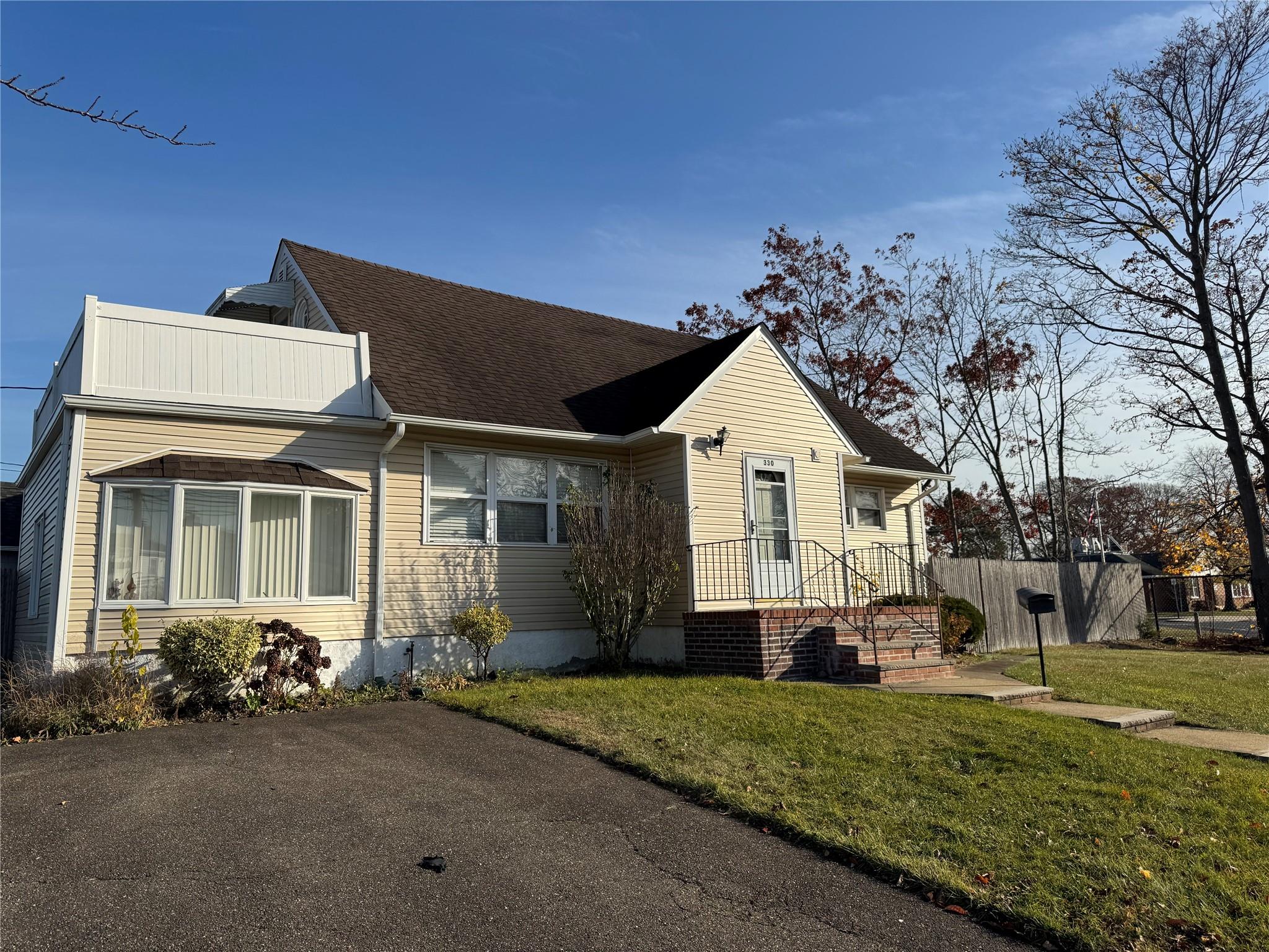 330 Unqua Rd, Massapequa, New York image 4