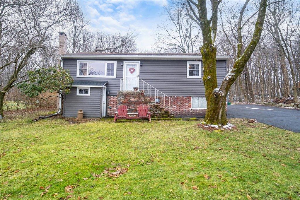 Laura Road, Monroe, New York - 3 Bedrooms  
2 Bathrooms  
9 Rooms - 
