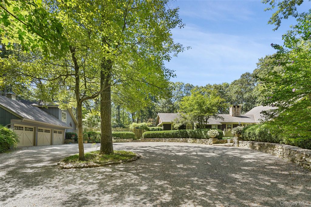 Photo of 164 Spring Street, South Salem, NY 10590 (MLS # 965891)