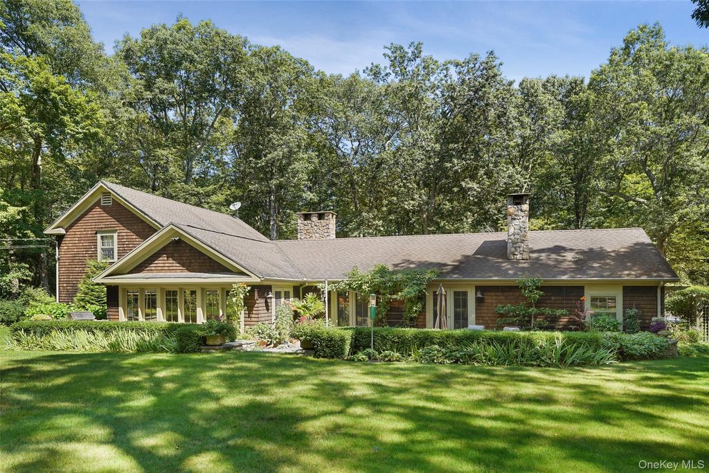 Photo of 164 Spring Street, South Salem, NY 10590 (MLS # 965891)