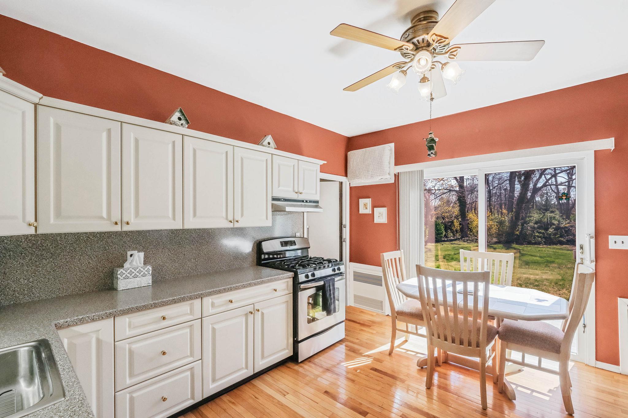 457 N Alleghany Avenue, Lindenhurst, New York image 4