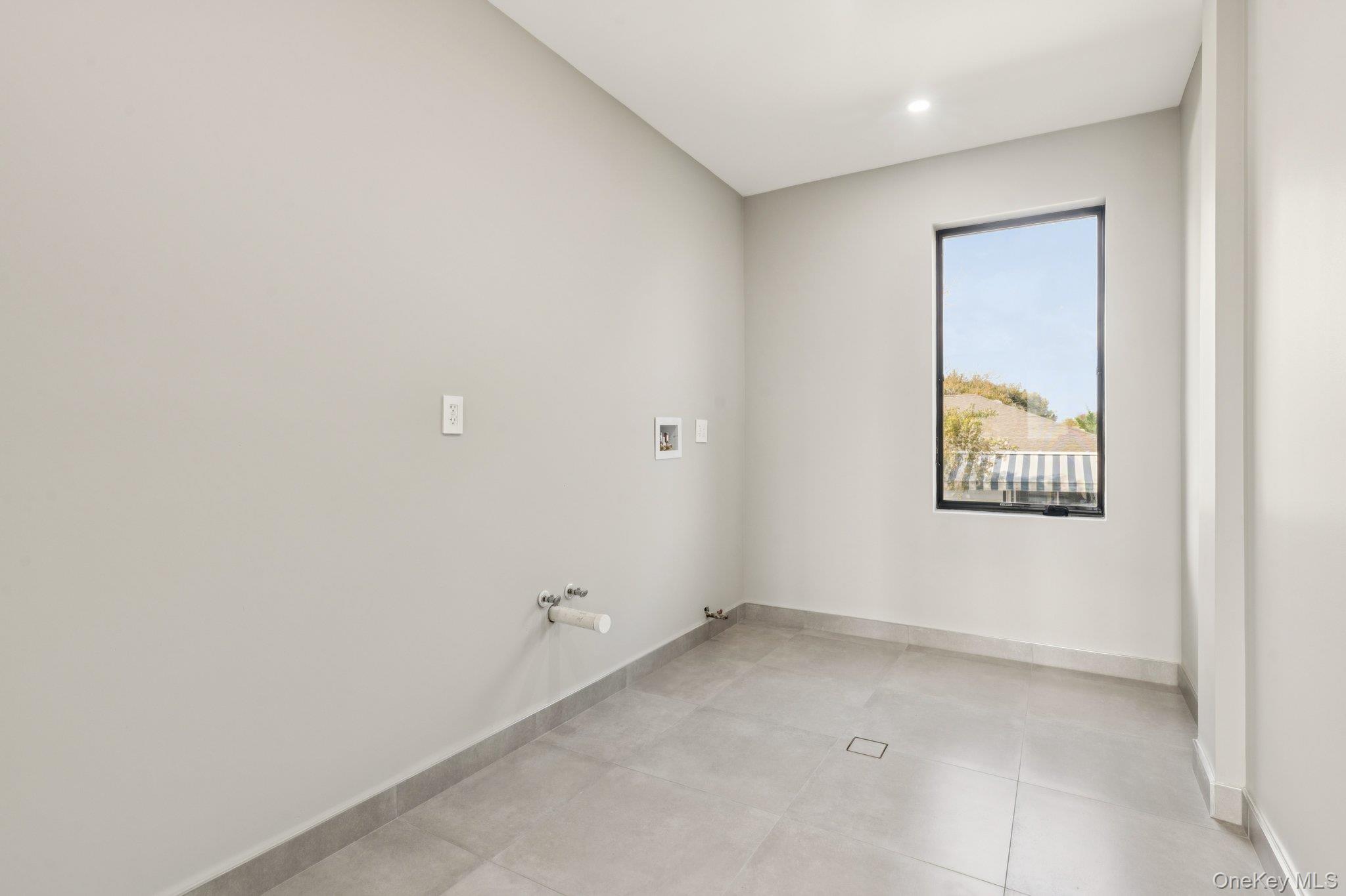 Atlantic Beach, New York 11509, United States, 5 Bedrooms Bedrooms, ,6 BathroomsBathrooms,Residential,Active,213780