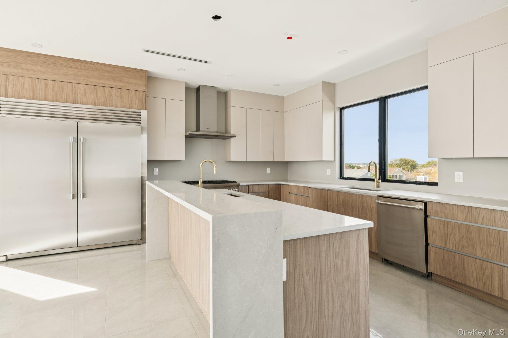 Atlantic Beach, New York 11509, United States, 5 Bedrooms Bedrooms, ,6 BathroomsBathrooms,Residential,Active,213780