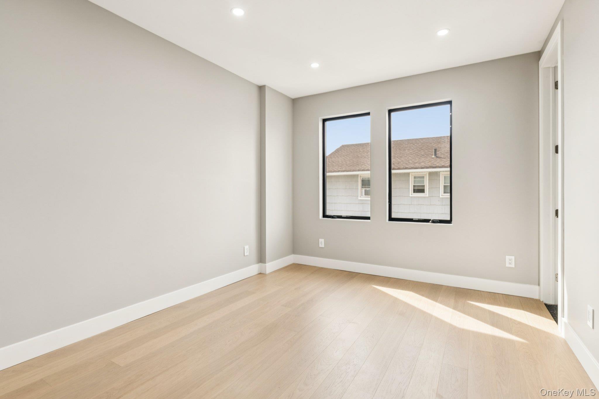 Atlantic Beach, New York 11509, United States, 5 Bedrooms Bedrooms, ,6 BathroomsBathrooms,Residential,Active,213780