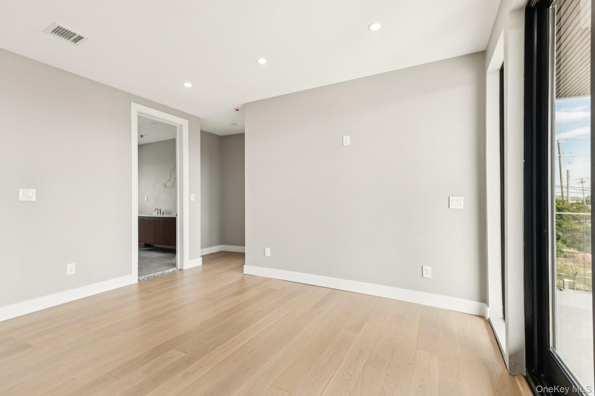 Atlantic Beach, New York 11509, United States, 5 Bedrooms Bedrooms, ,6 BathroomsBathrooms,Residential,Active,213780