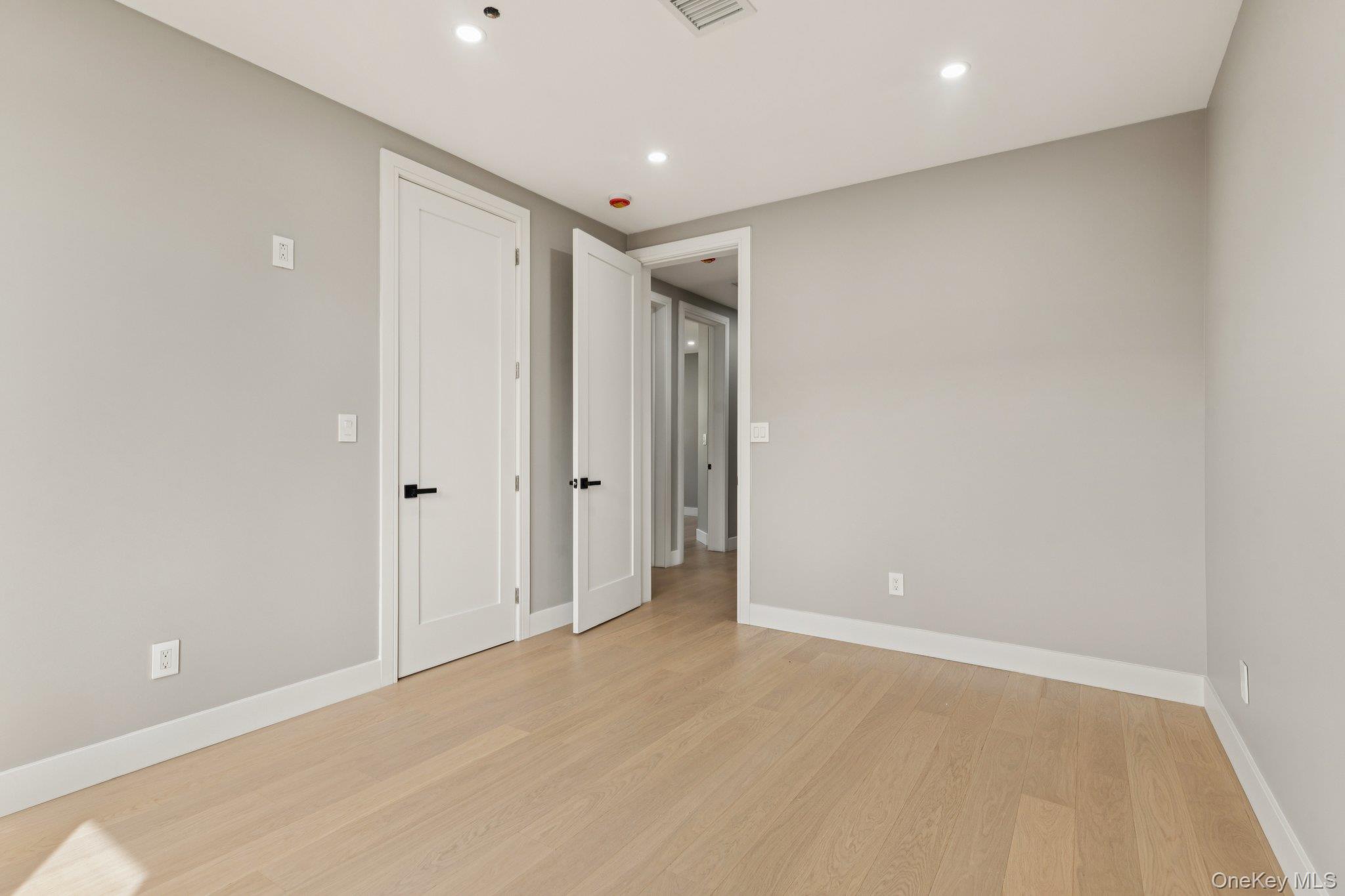 Atlantic Beach, New York 11509, United States, 5 Bedrooms Bedrooms, ,6 BathroomsBathrooms,Residential,Active,213780