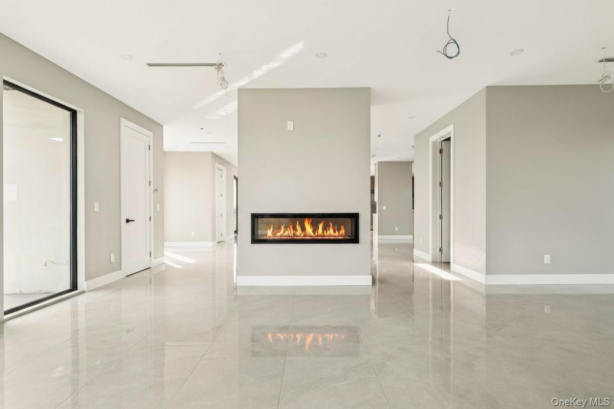 Atlantic Beach, New York 11509, United States, 5 Bedrooms Bedrooms, ,6 BathroomsBathrooms,Residential,Active,213780