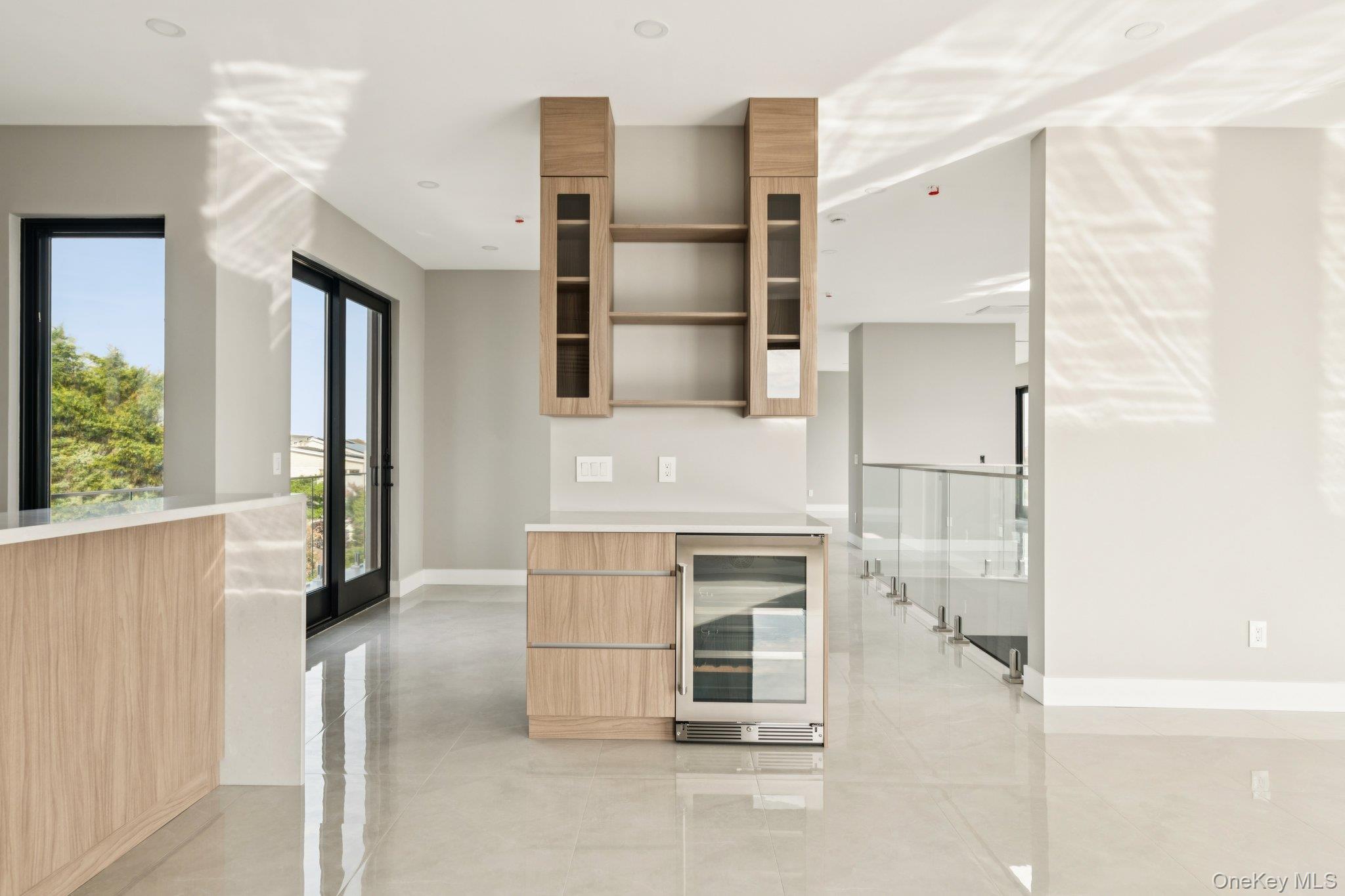 Atlantic Beach, New York 11509, United States, 5 Bedrooms Bedrooms, ,6 BathroomsBathrooms,Residential,Active,213780