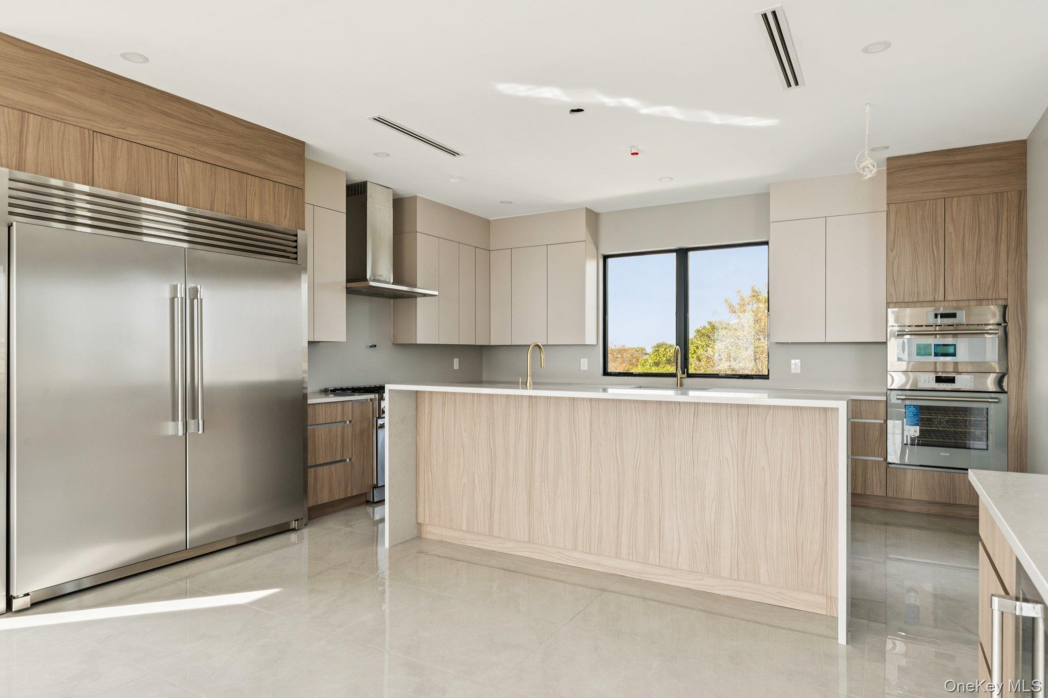 Atlantic Beach, New York 11509, United States, 5 Bedrooms Bedrooms, ,6 BathroomsBathrooms,Residential,Active,213780