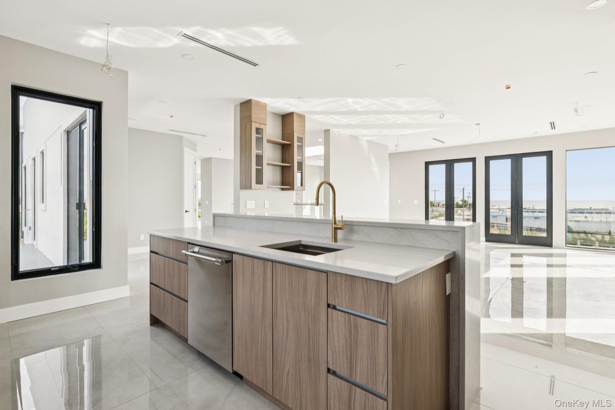 Atlantic Beach, New York 11509, United States, 5 Bedrooms Bedrooms, ,6 BathroomsBathrooms,Residential,Active,213780