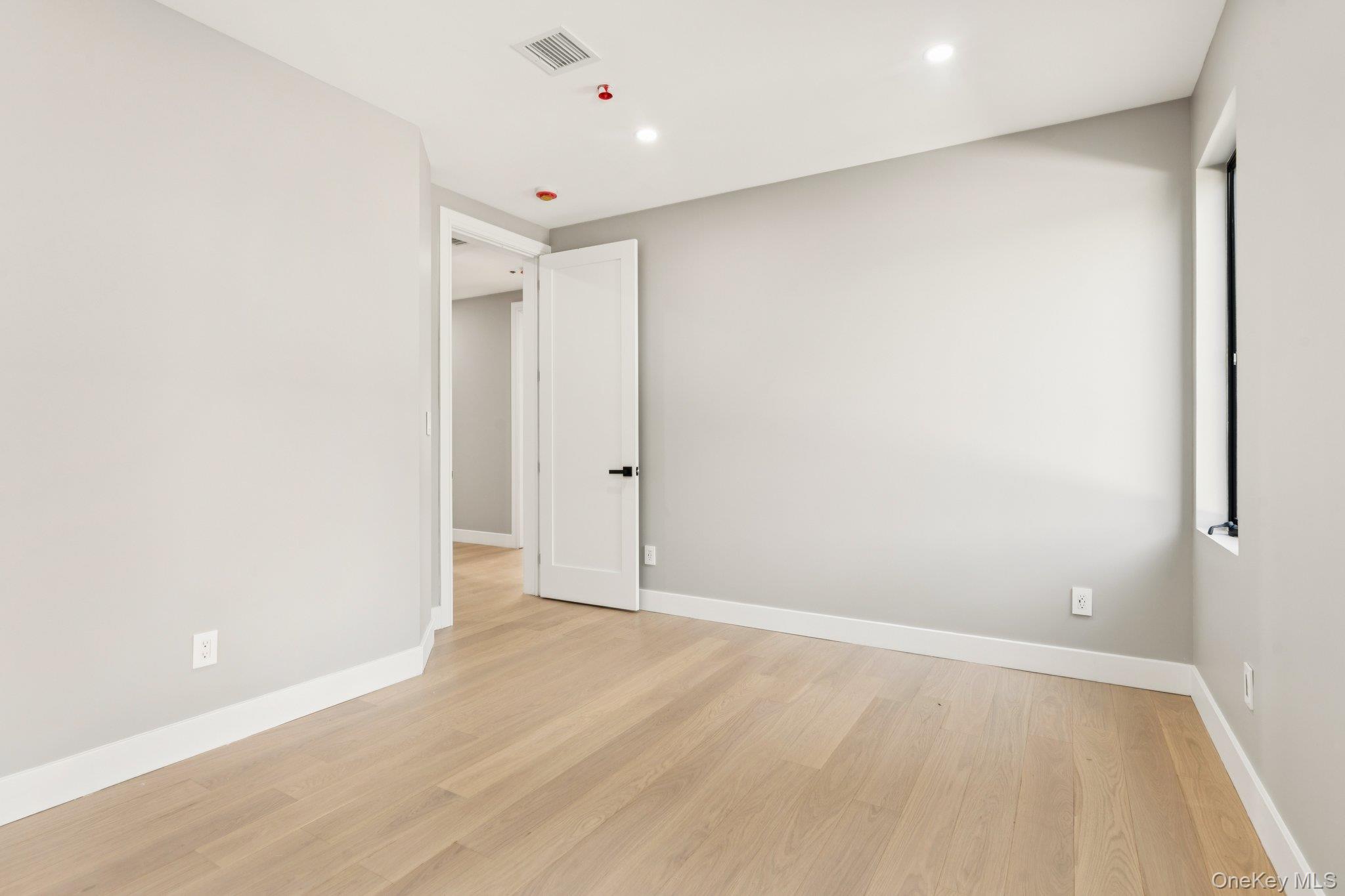 Atlantic Beach, New York 11509, United States, 5 Bedrooms Bedrooms, ,6 BathroomsBathrooms,Residential,Active,213780