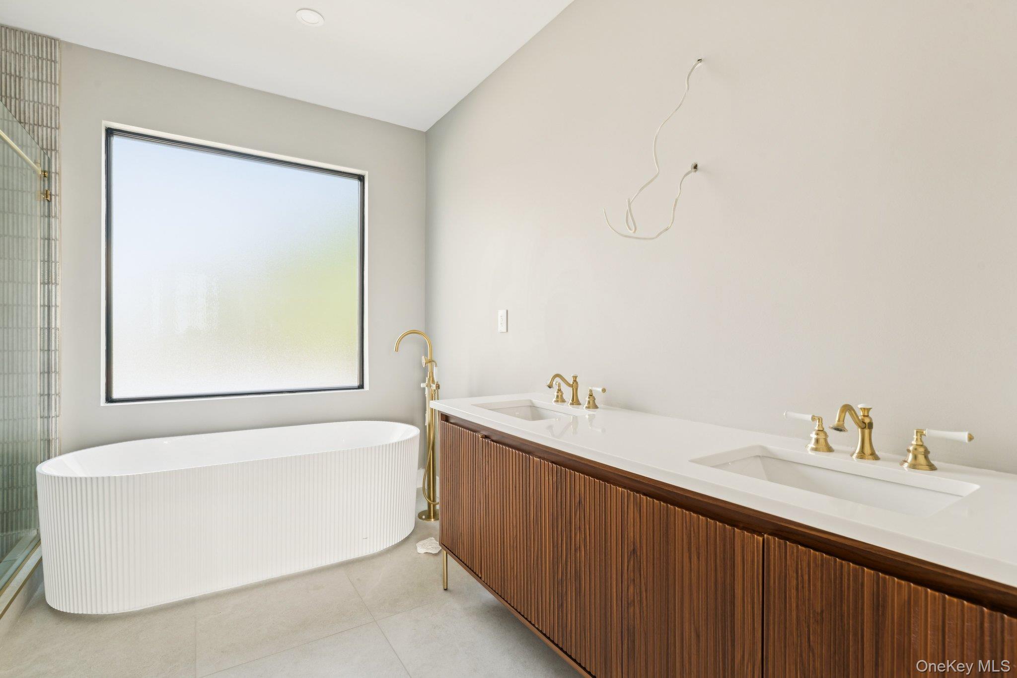 Atlantic Beach, New York 11509, United States, 5 Bedrooms Bedrooms, ,6 BathroomsBathrooms,Residential,Active,213780