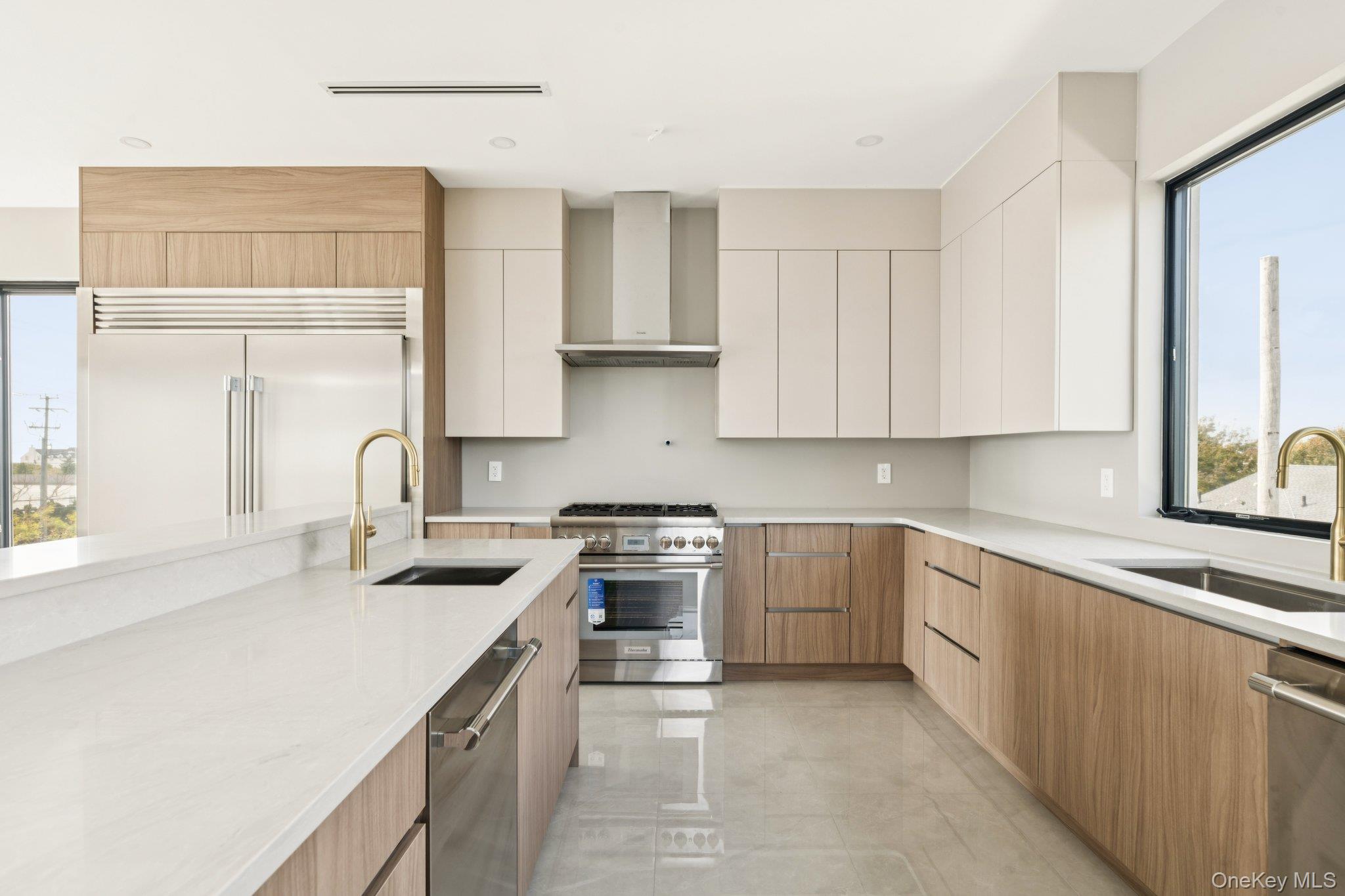 Atlantic Beach, New York 11509, United States, 5 Bedrooms Bedrooms, ,6 BathroomsBathrooms,Residential,Active,213780