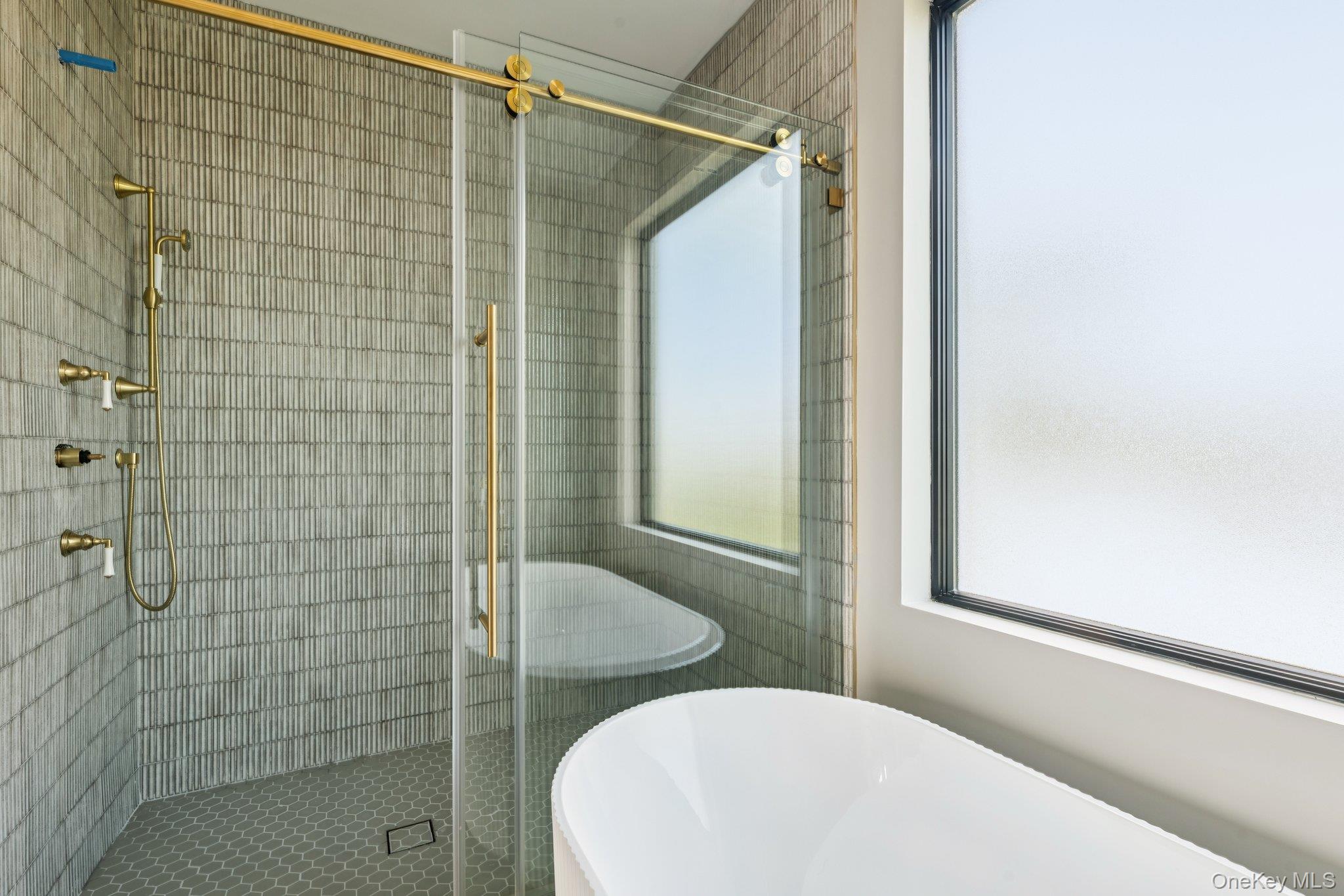 Atlantic Beach, New York 11509, United States, 5 Bedrooms Bedrooms, ,6 BathroomsBathrooms,Residential,Active,213780