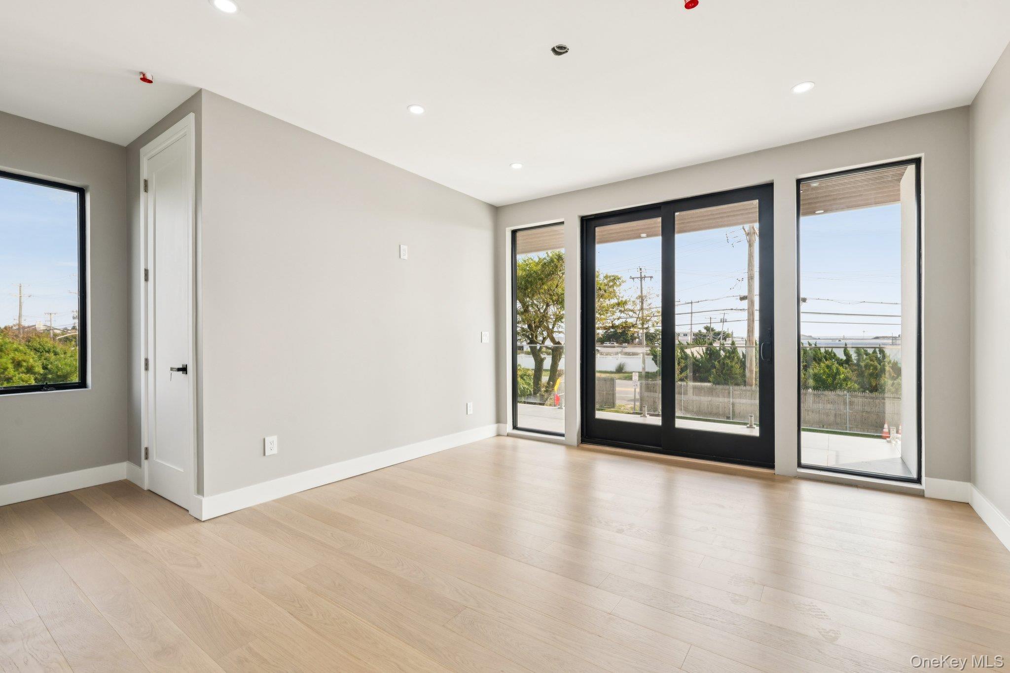 Atlantic Beach, New York 11509, United States, 5 Bedrooms Bedrooms, ,6 BathroomsBathrooms,Residential,Active,213780