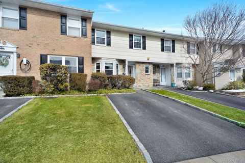 Condo For Sale - 11 Manors Drive<br/> Jericho, NY 11753