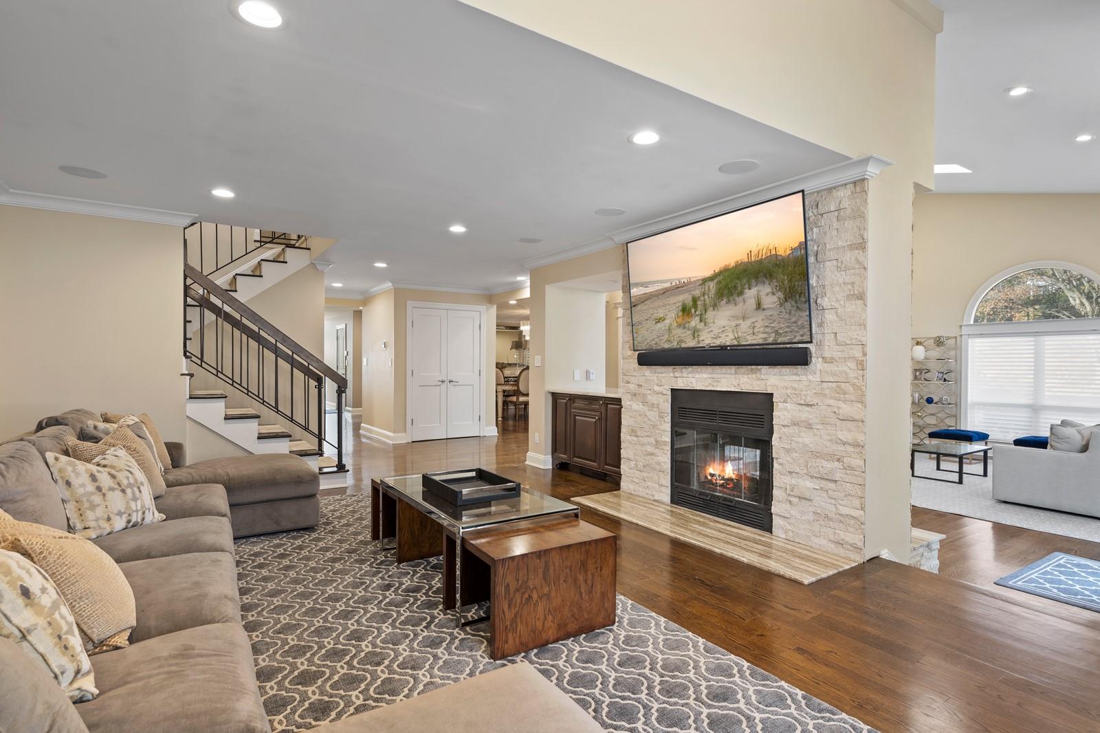 17 Tiffany Circle, Manhasset, New York image 7