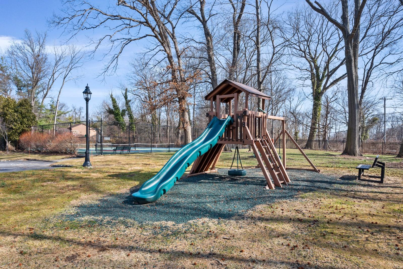 17 Tiffany Circle, Manhasset, New York image 27